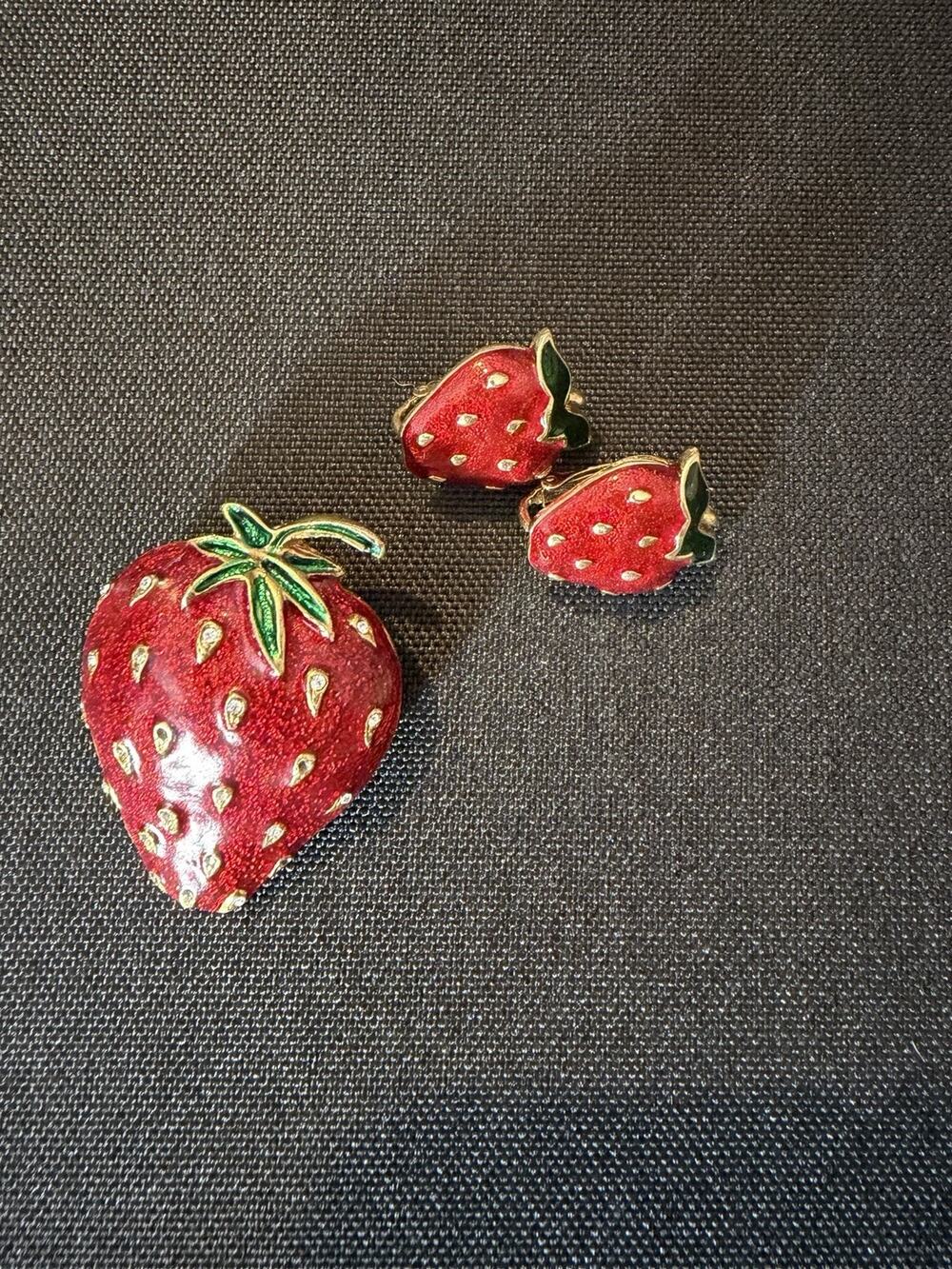 Strawberry Clip On Earrings and Brooch Gold Tone Metal Set Vintage 70s 80s 90s